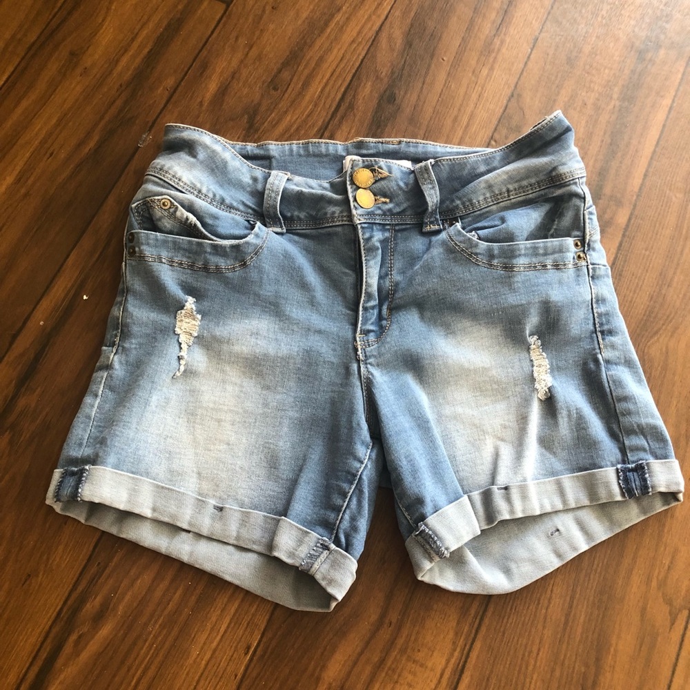 YMI Wanna Betta Butt? Jean shorts Size 7/28
